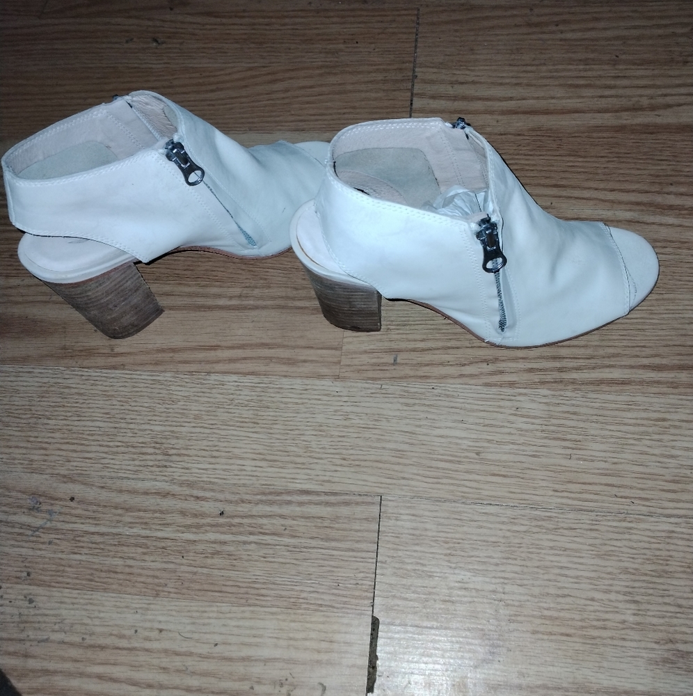 Shoes - Picture 4 of 5